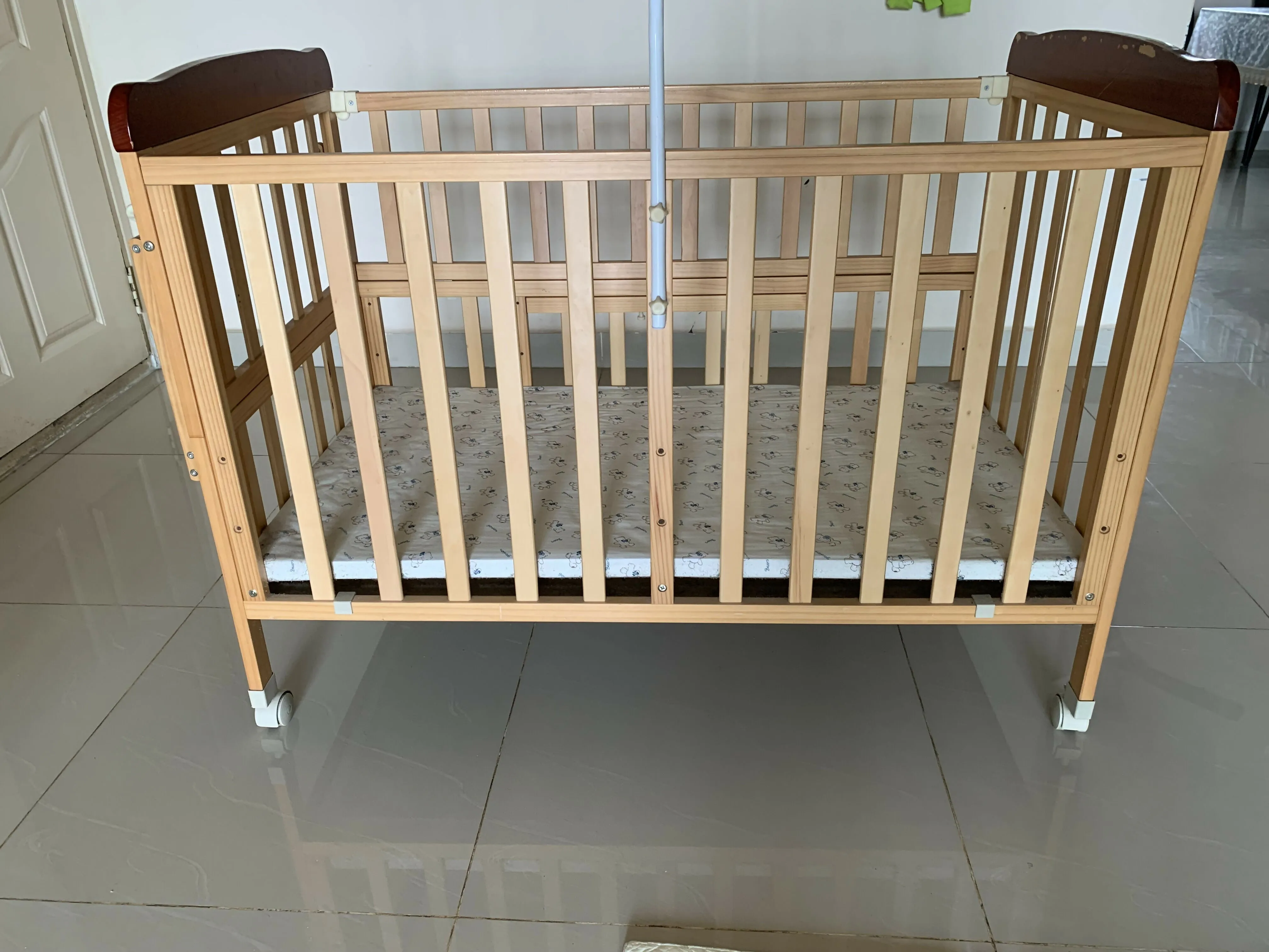 BABYHUG Hamilton Wooden Cot, Dimensions - L108×W68×H89 cm