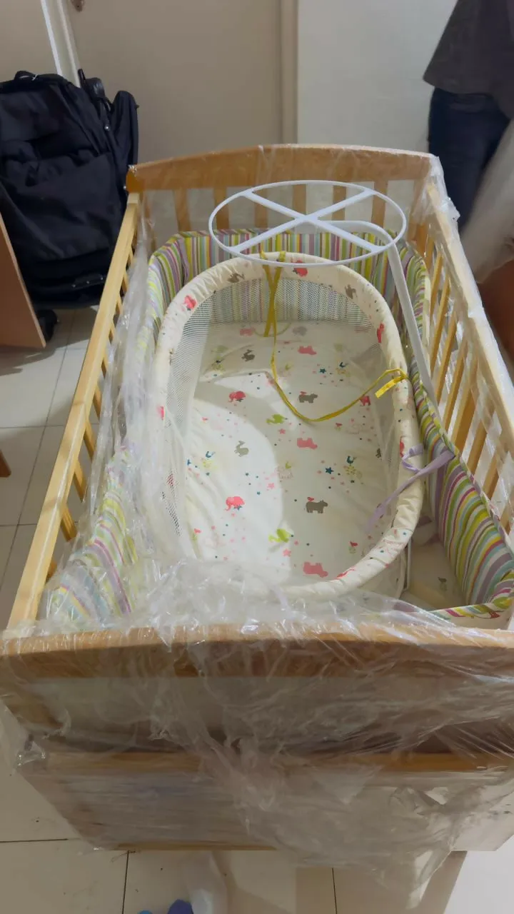 BABYHUG Kelly Wooden Cot/Crib with Detachable Bassinet and Mosquito Net, Dimensions: L116×W68×H88 cm