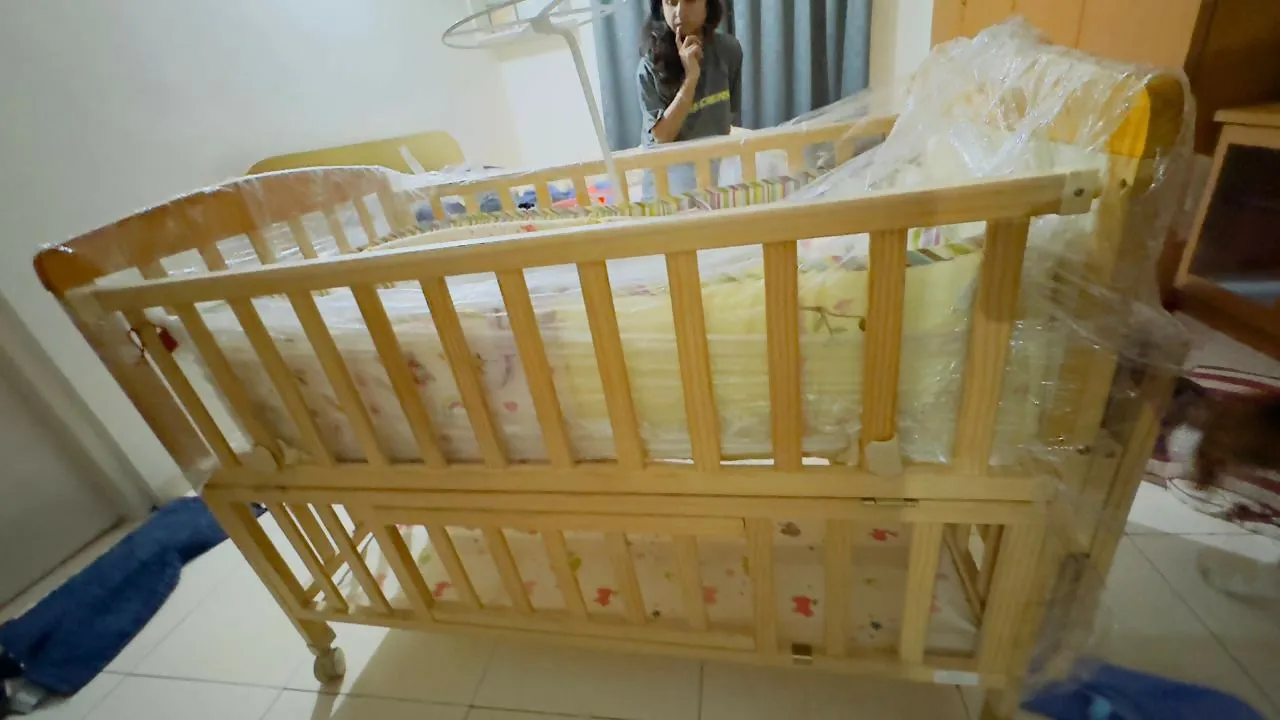 BABYHUG Kelly Wooden Cot/Crib with Detachable Bassinet and Mosquito Net, Dimensions: L116×W68×H88 cm