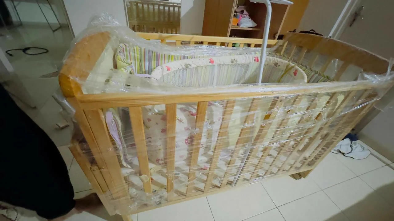 BABYHUG Kelly Wooden Cot/Crib with Detachable Bassinet and Mosquito Net, Dimensions: L116×W68×H88 cm