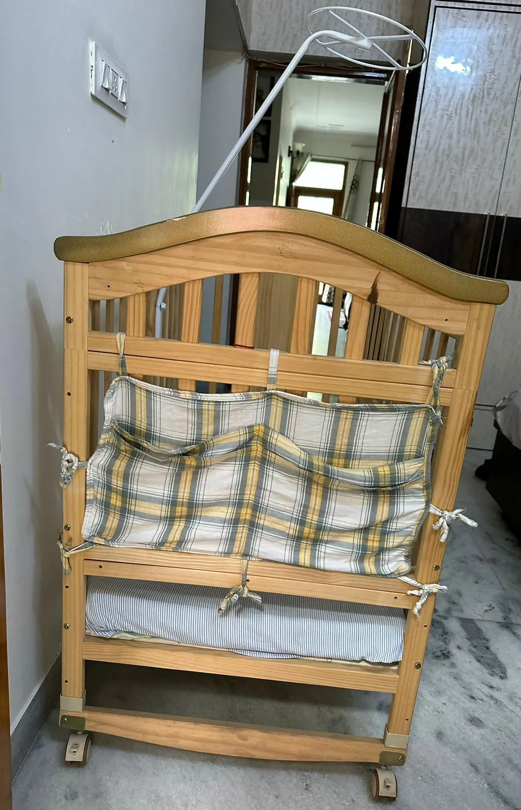 HUNY HUNY Crib/Cot for Baby (HHWBB716-WM) with Mattresses and BABYHUG Drysheets, Dimensions: 123×66×100 cm