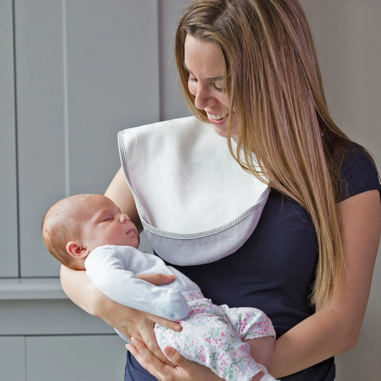 Newborn Plush Burp Cloth with Pockets in White & Grey