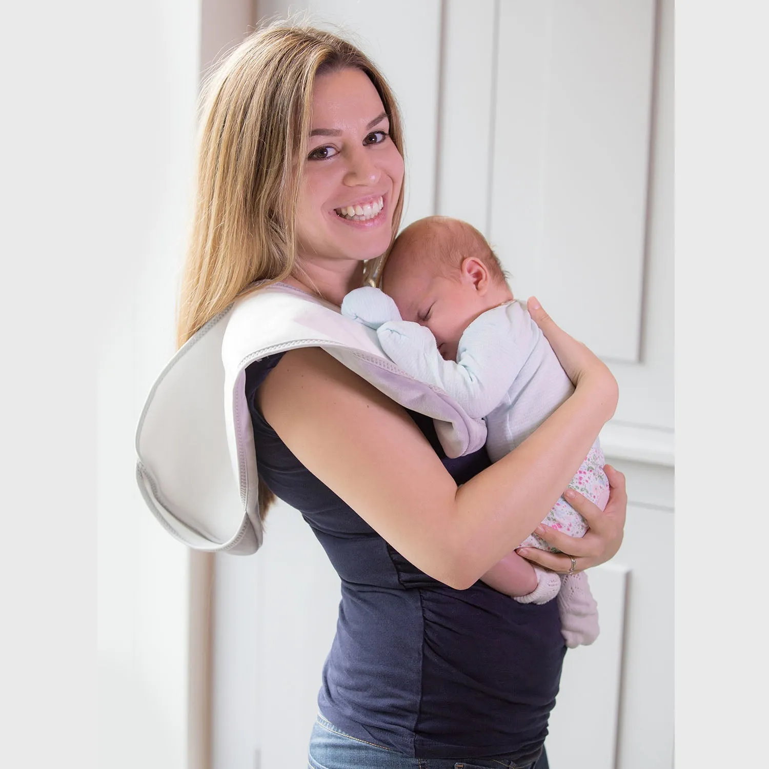 Newborn Plush Burp Cloth with Pockets in White & Grey